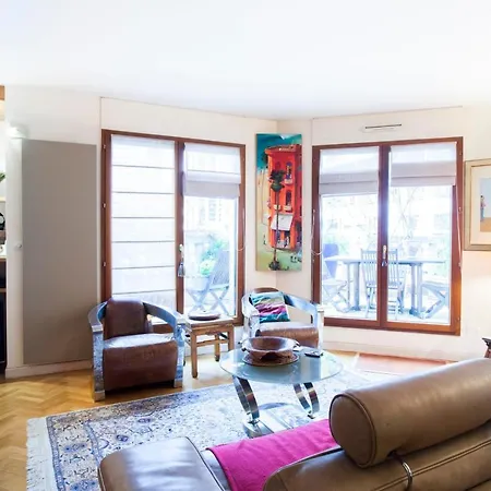 Daire Spacious With View On The Eiffel Tower